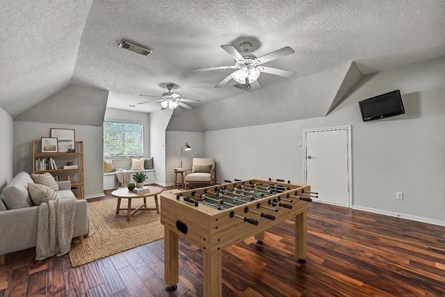 18 Falling Leaf Court, Friendswood, TX 77546