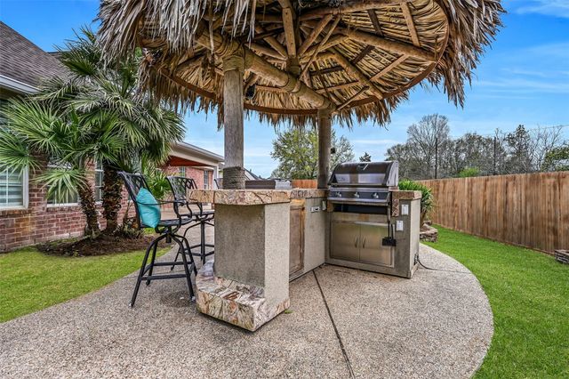 18 Falling Leaf Court, Friendswood, TX 77546