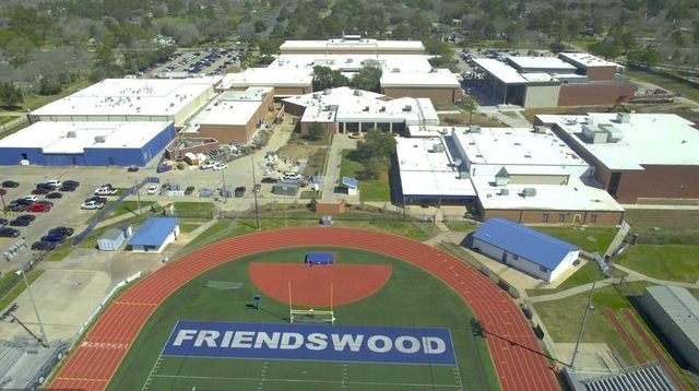 18 Falling Leaf Court, Friendswood, TX 77546