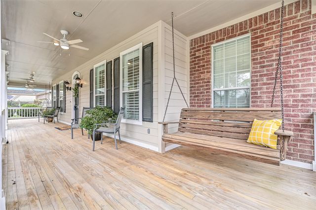 18 Falling Leaf Court, Friendswood, TX 77546