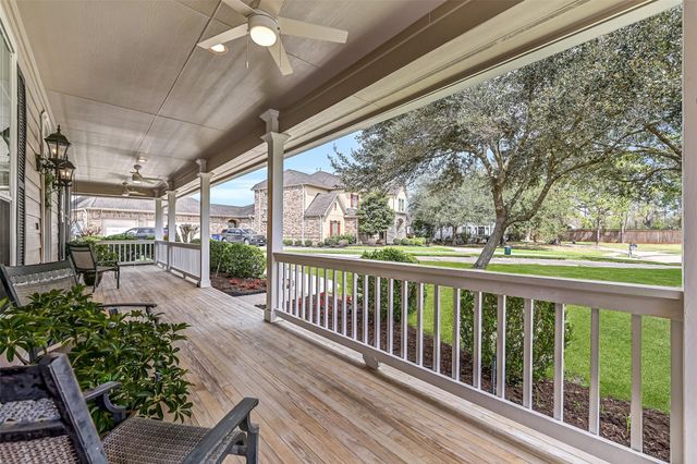 18 Falling Leaf Court, Friendswood, TX 77546