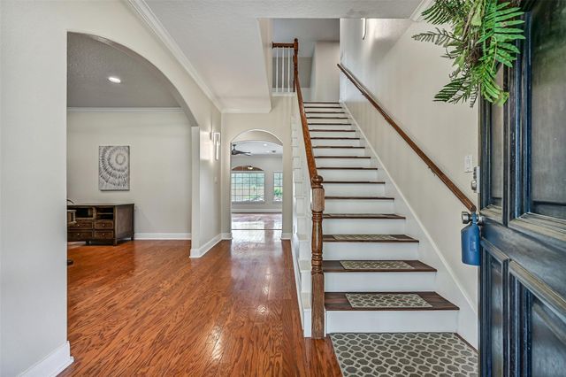 18 Falling Leaf Court, Friendswood, TX 77546