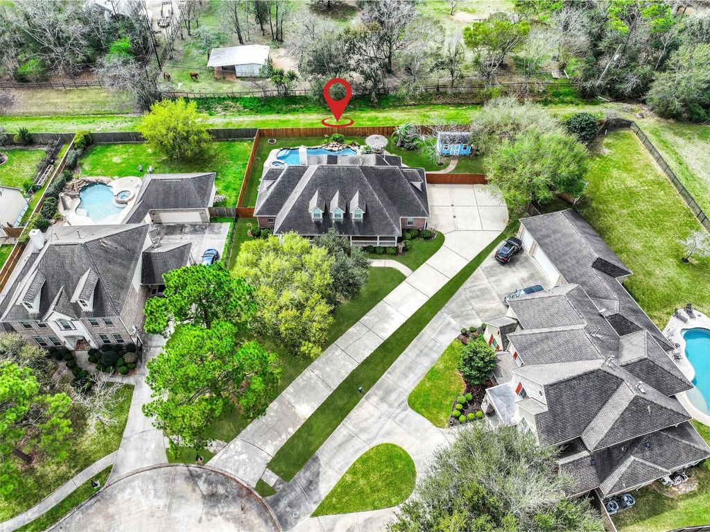 18 Falling Leaf Court, Friendswood, TX 77546