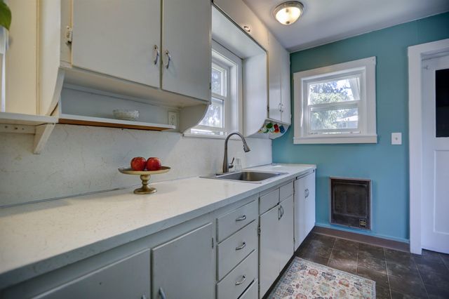 704 W 6th St, Medical Lake, WA 99022