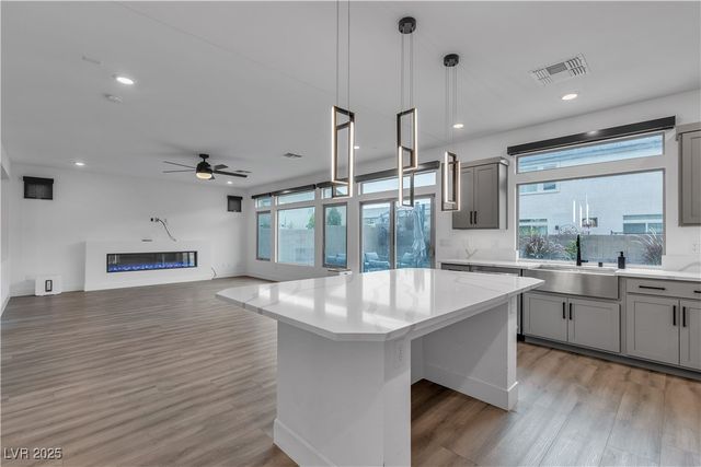 7094 Bold Rock Avenue, Las Vegas, NV 89113