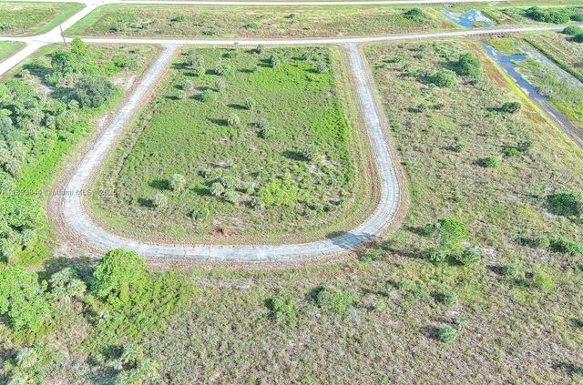 121 ARDMORE CIR, Other City - In The State Of Florida, FL 33935