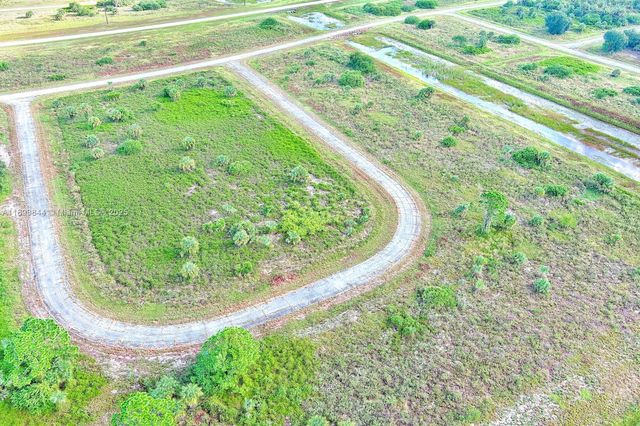 121 ARDMORE CIR, Other City - In The State Of Florida, FL 33935