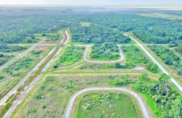 121 ARDMORE CIR, Other City - In The State Of Florida, FL 33935