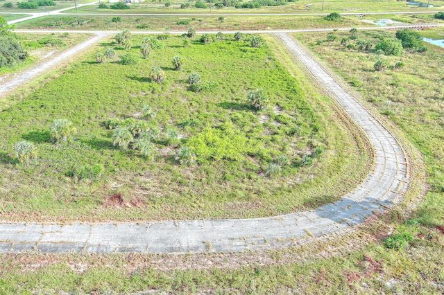 121 ARDMORE CIR, Other City - In The State Of Florida, FL 33935