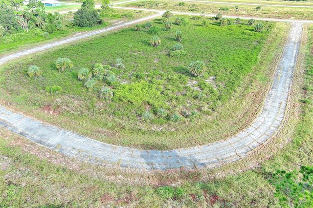 121 ARDMORE CIR, Other City - In The State Of Florida, FL 33935