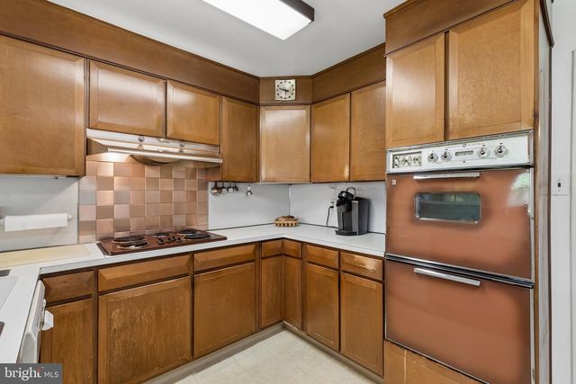 7 ARTHUR CT, Wallingford, PA 19086