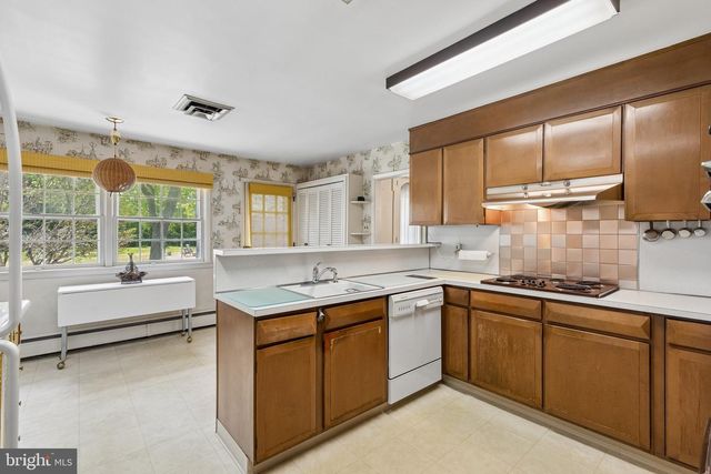 7 ARTHUR CT, Wallingford, PA 19086
