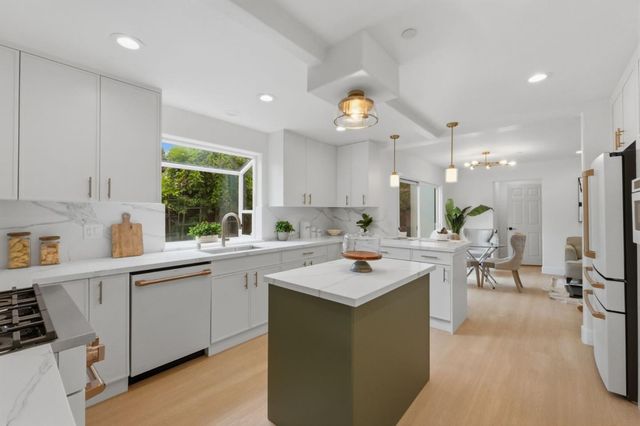 401 Carroll Street, Sunnyvale, CA 94086