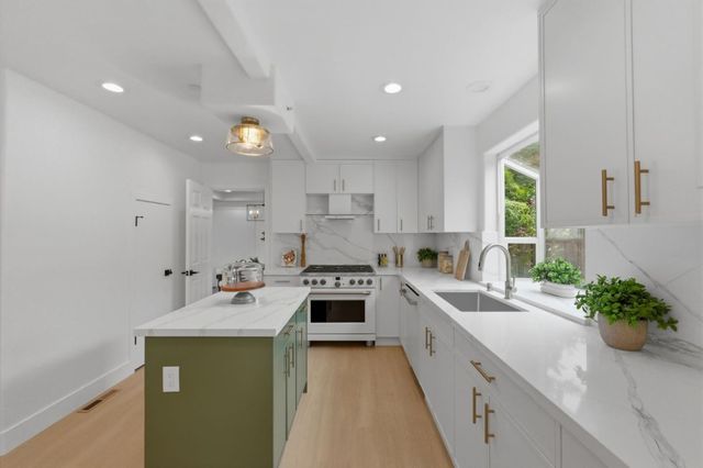 401 Carroll Street, Sunnyvale, CA 94086