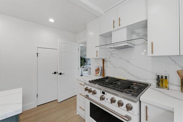 401 Carroll Street, Sunnyvale, CA 94086