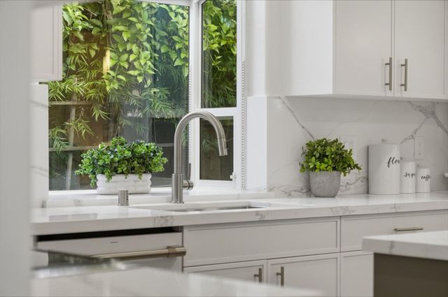 401 Carroll Street, Sunnyvale, CA 94086