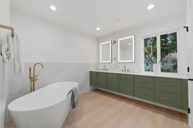 401 Carroll Street, Sunnyvale, CA 94086