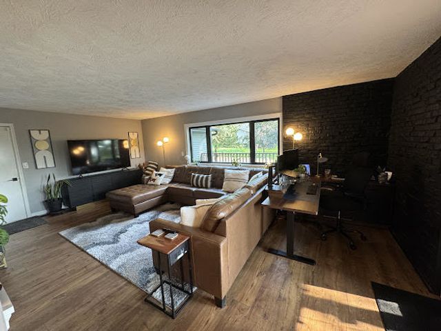 28024 230th Street, Leclaire, IA 52753