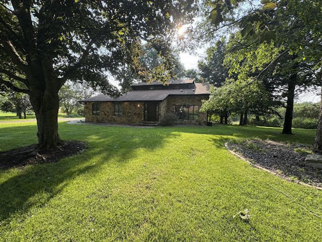 28024 230th Street, Leclaire, IA 52753