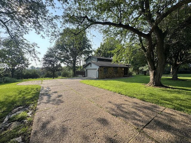 28024 230th Street, Leclaire, IA 52753