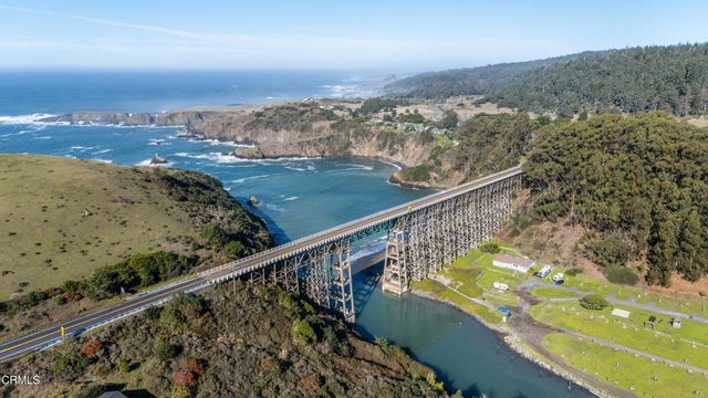 33850 East Lane, Albion, CA 95410