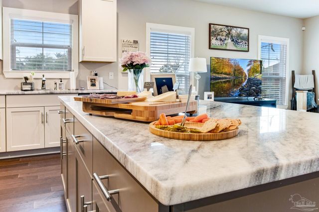 724 S N St, Pensacola, FL 32502