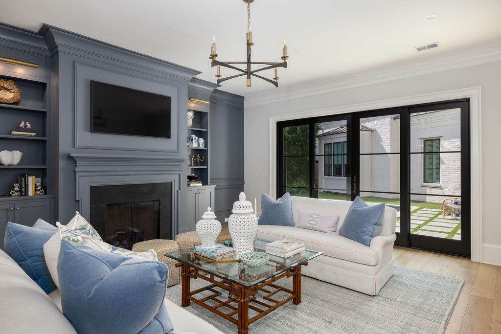 Image 13 of property listing at 48 Robert Mills Circle, Mount Pleasant, SC 29464