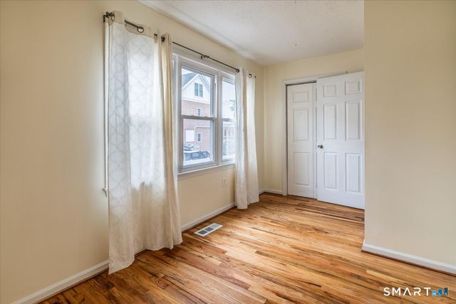 289 Broad Street 289, Bridgeport, CT 06604