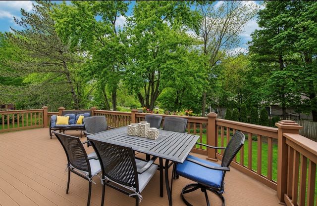 1620 Mulberry Drive, Libertyville, IL 60048