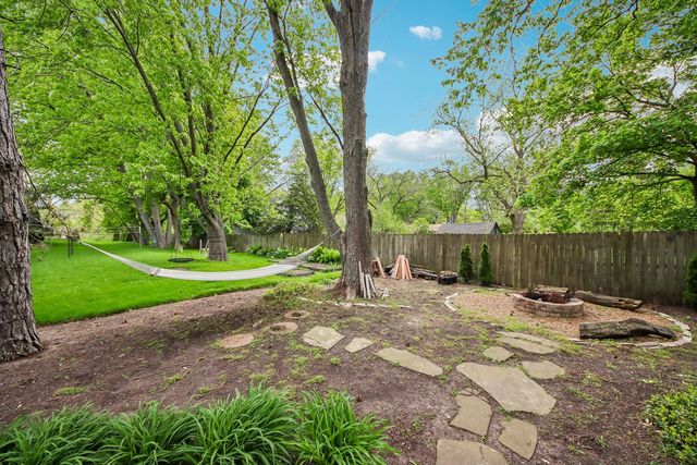 1620 Mulberry Drive, Libertyville, IL 60048