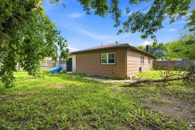 2421 Galloway, Manhattan, KS 66502