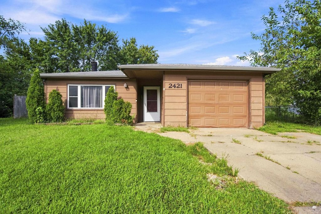 2421 Galloway, Manhattan, KS 66502
