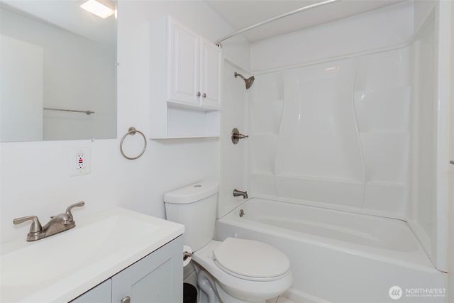 70 Tahuyeh Drive W, Bremerton, WA 98312