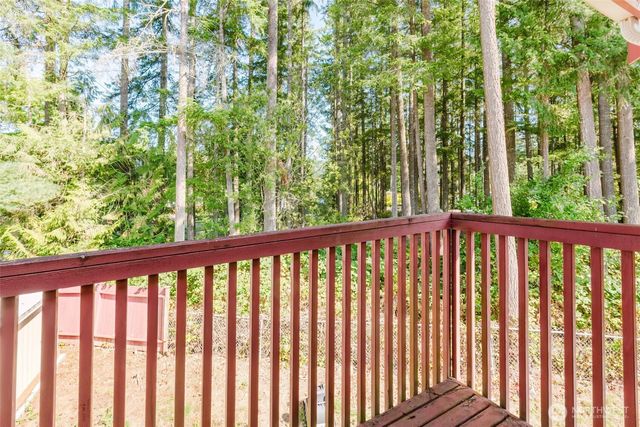 70 Tahuyeh Drive W, Bremerton, WA 98312