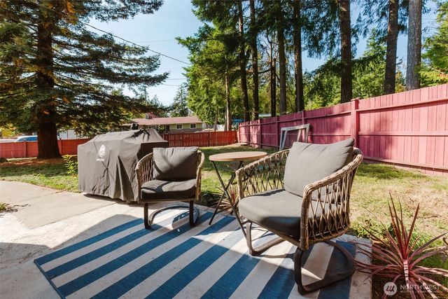 70 Tahuyeh Drive W, Bremerton, WA 98312