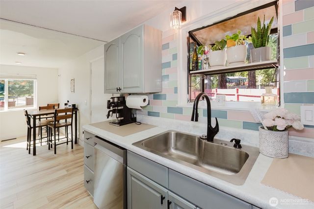 70 Tahuyeh Drive W, Bremerton, WA 98312