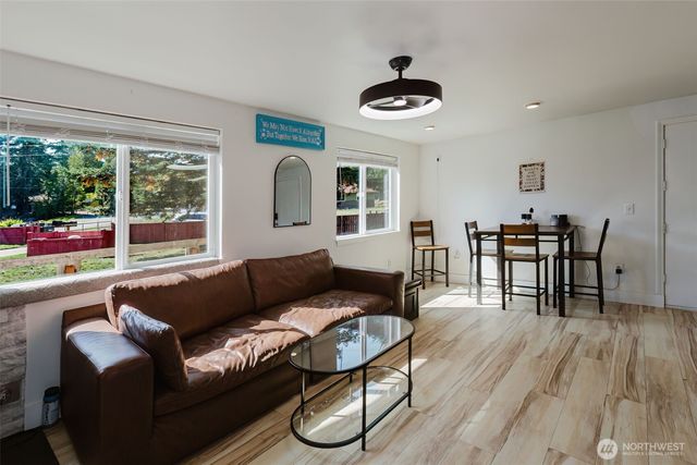 70 Tahuyeh Drive W, Bremerton, WA 98312