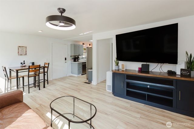 70 Tahuyeh Drive W, Bremerton, WA 98312