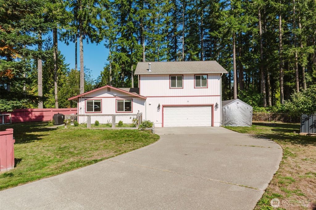 70 Tahuyeh Drive W, Bremerton, WA 98312