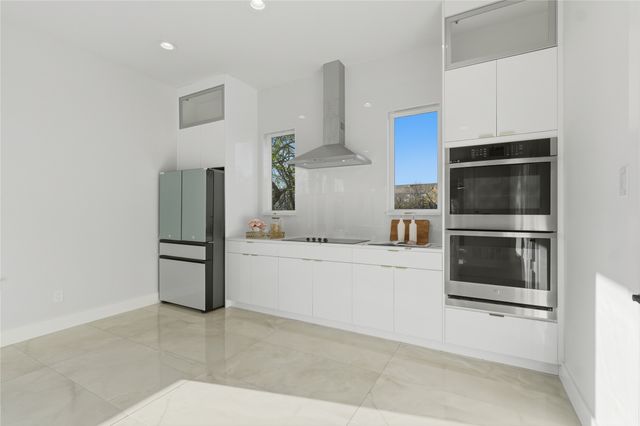 1121 Muncie Avenue, Dallas, TX 75212