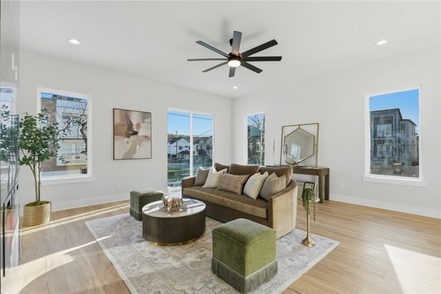 1121 Muncie Avenue, Dallas, TX 75212