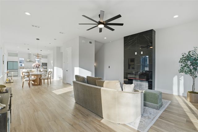 1121 Muncie Avenue, Dallas, TX 75212