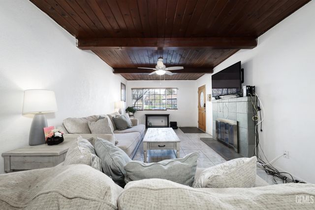 1604 Glenwood Drive, Bakersfield, CA 93306