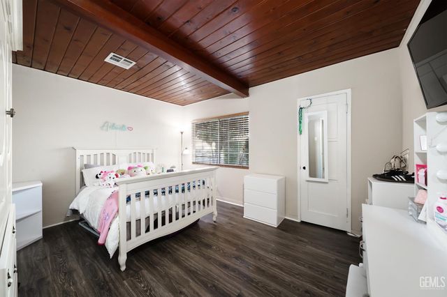 1604 Glenwood Drive, Bakersfield, CA 93306