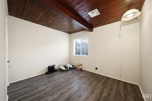 1604 Glenwood Drive, Bakersfield, CA 93306