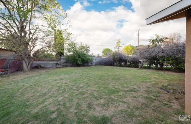 1604 Glenwood Drive, Bakersfield, CA 93306