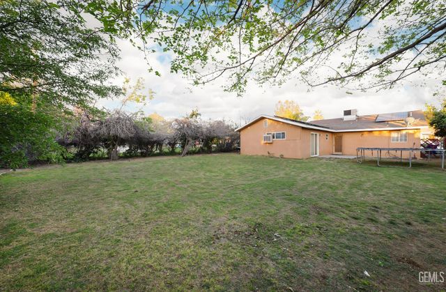 1604 Glenwood Drive, Bakersfield, CA 93306