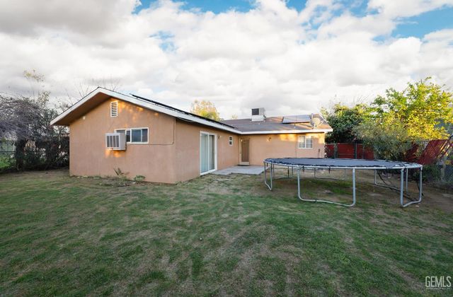 1604 Glenwood Drive, Bakersfield, CA 93306