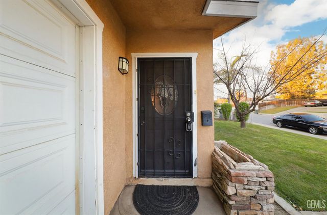 1604 Glenwood Drive, Bakersfield, CA 93306