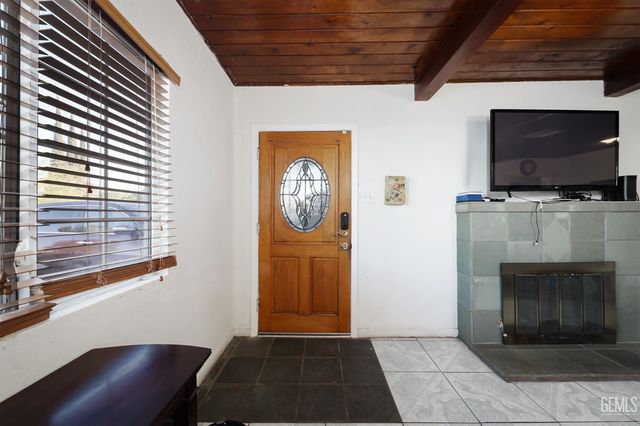 1604 Glenwood Drive, Bakersfield, CA 93306